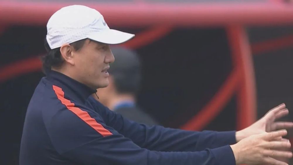 叶辰此时又淡淡的道：一些现代医学无法攻克的难题，比如糖尿病，肾衰竭等恶性疾病，服用这颗药丸，一样能够治愈。